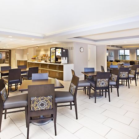 Holiday Inn Express Boston-Waltham By Ihg Exterior foto