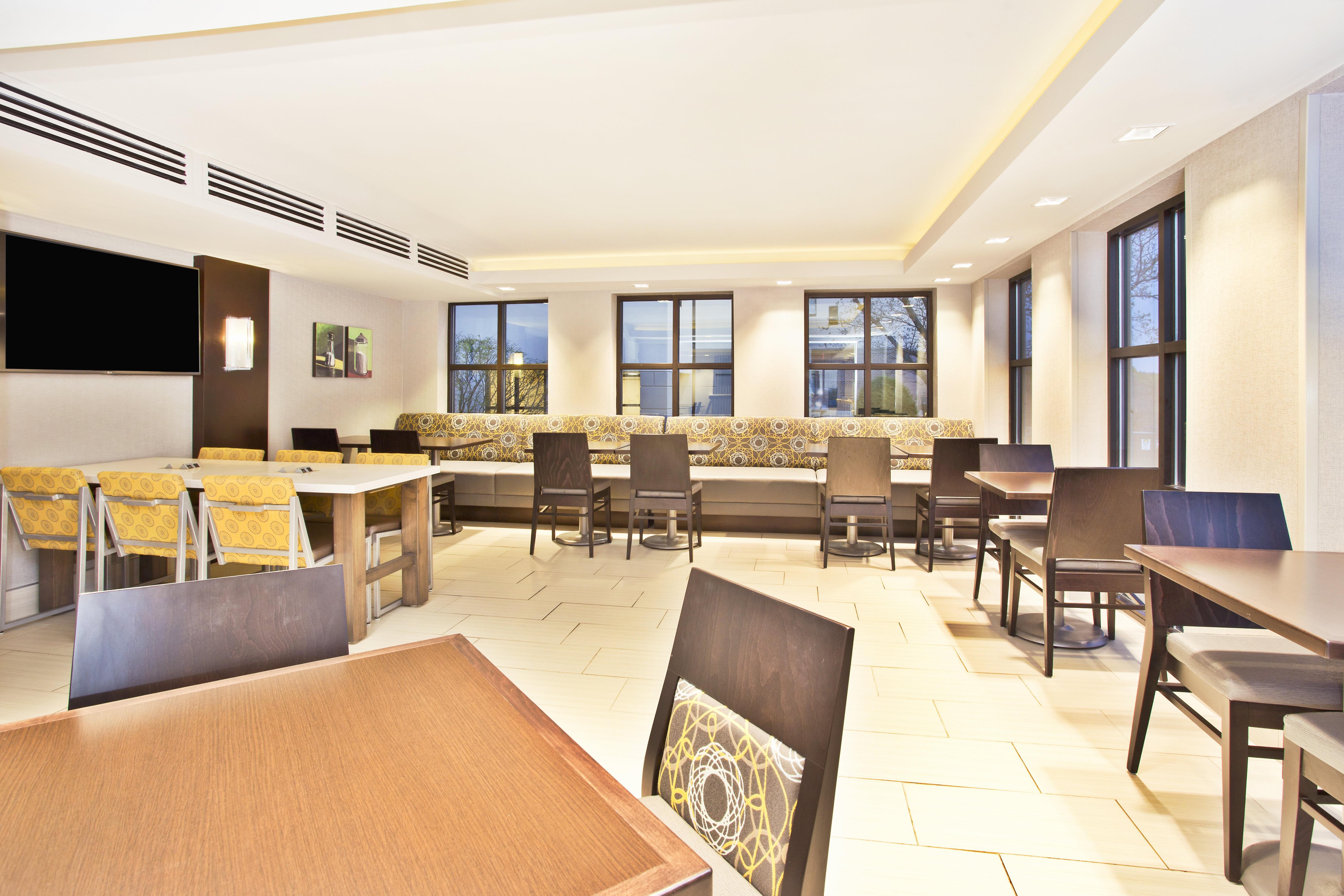 Holiday Inn Express Boston-Waltham By Ihg Exterior foto