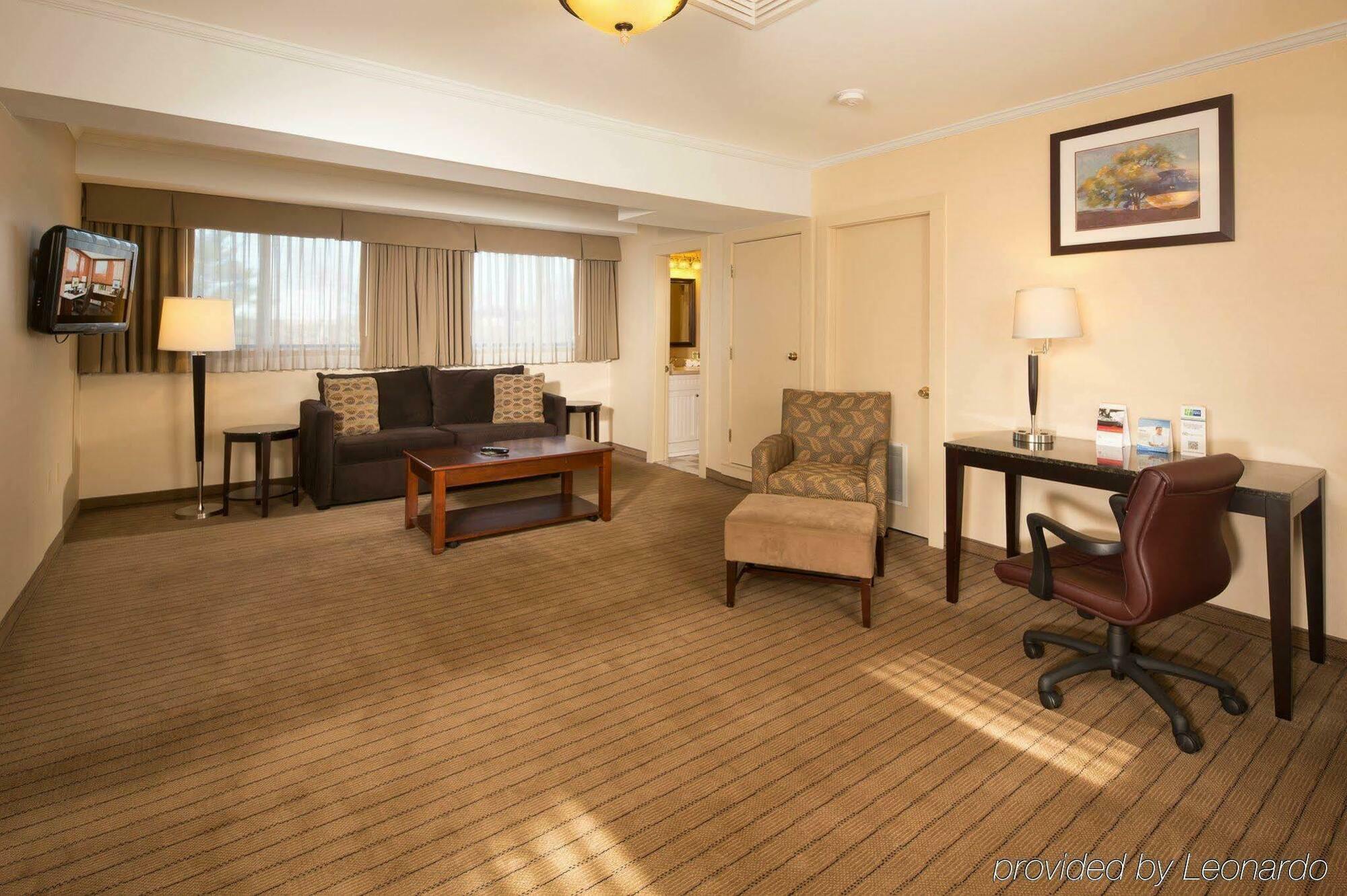 Holiday Inn Express Boston-Waltham By Ihg Exterior foto